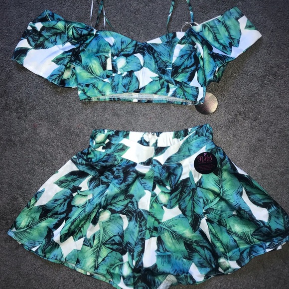 Green palm and Floral shorts and top - Picture 1 of 3